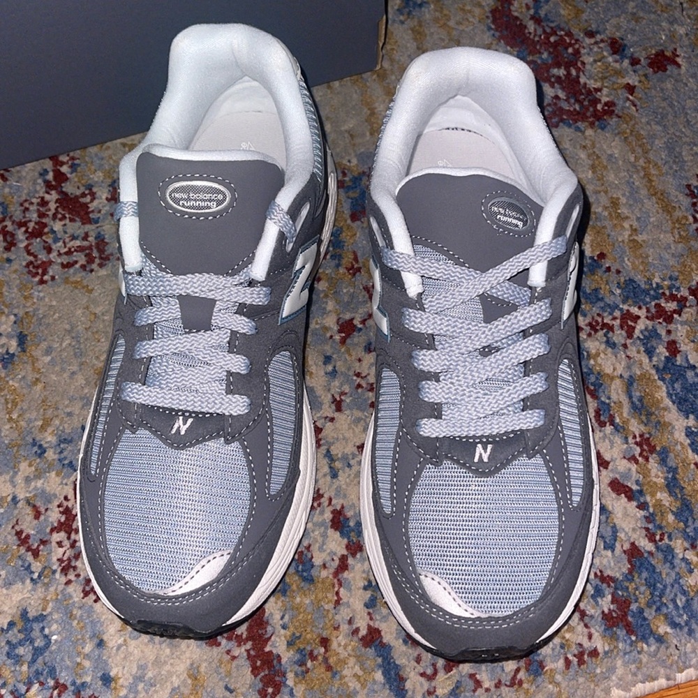 NEW BALANCE 2002R MAGNET LEAD